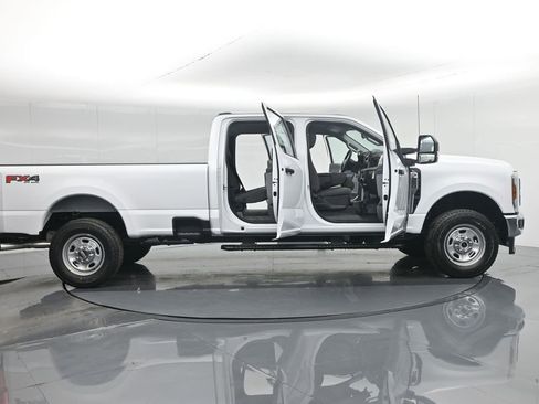 New 2026 Ford F350 XL w/ FX4 Off-Road Package image 4