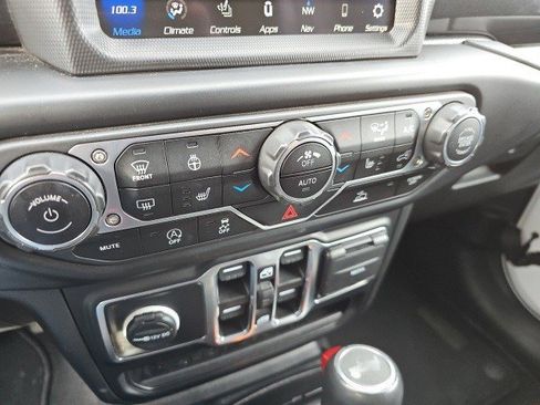 Used 2023 Jeep Wrangler Unlimited Sahara image 25