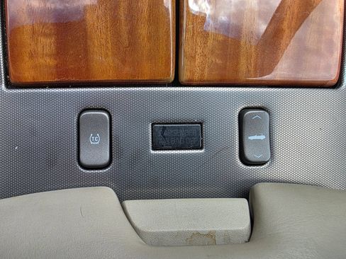 Used 2004 Cadillac XLR RWD image 19