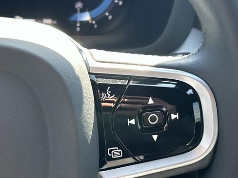 Used 2022 Volvo XC60 B6 R-Design image 37