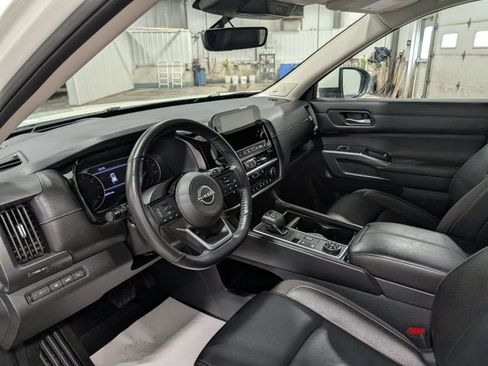 Used 2023 Nissan Pathfinder SL AWD/4WD image 13