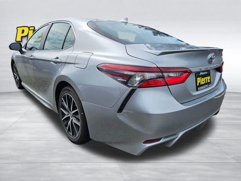 Used 2022 Toyota Camry SE image 3