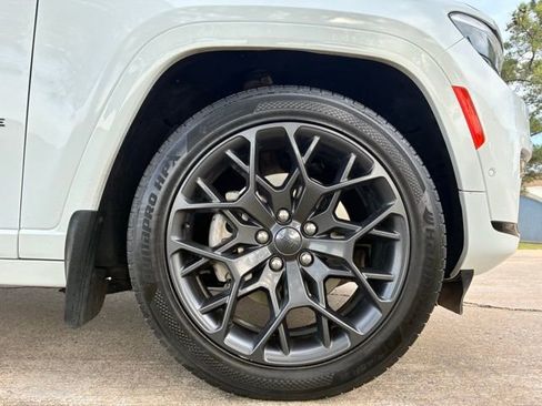 Used 2023 Jeep Grand Cherokee L Summit w/ High Altitude Package image 16