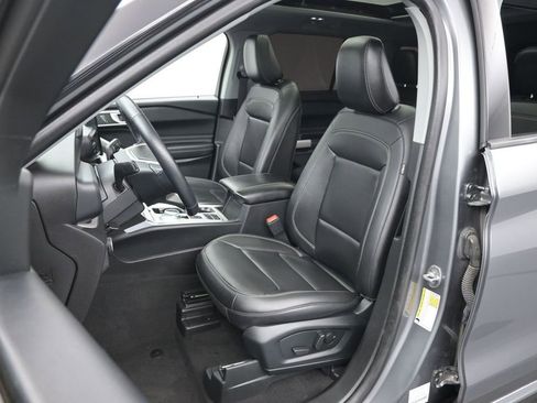 Certified 2023 Ford Explorer XLT w/ Equipment Group 202A RWD image 18