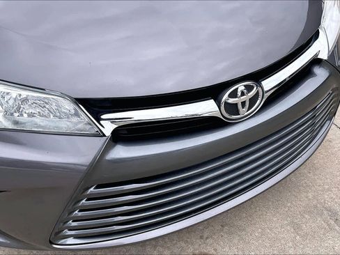 Used 2015 Toyota Camry XLE image 29