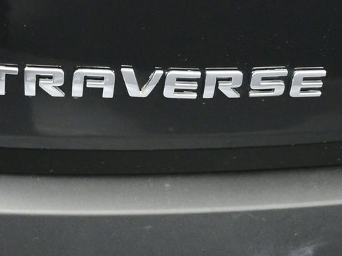 Used 2022 Chevrolet Traverse LT image 49