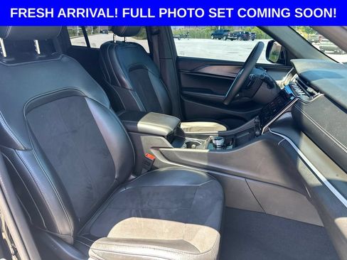 Used 2024 Jeep Grand Cherokee Altitude AWD/4WD image 28