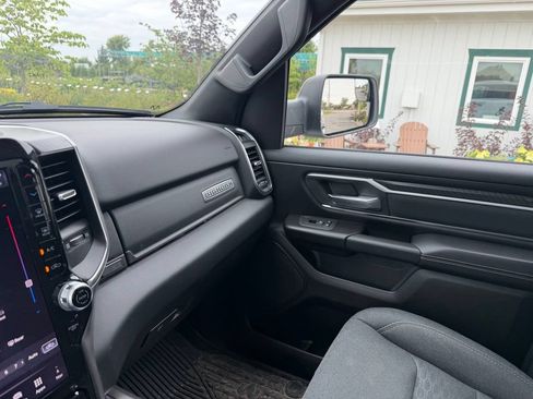 Used 2025 RAM 1500 Big Horn AWD/4WD image 3