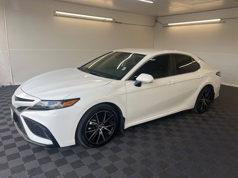 Used 2023 Toyota Camry SE image 5