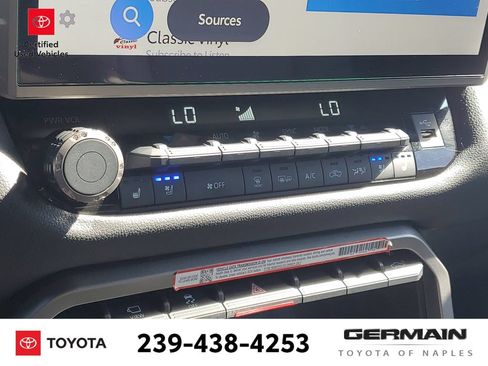 Used 2025 Toyota Tundra Limited AWD/4WD image 30