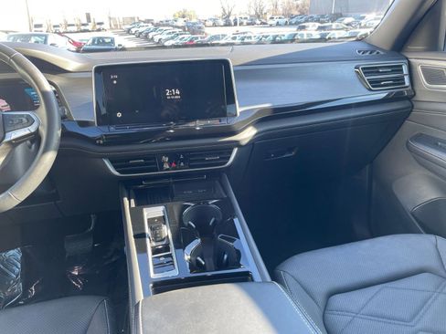 Used 2025 Volkswagen Atlas Cross Sport SE image 35