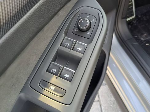 New 2026 Volkswagen GTI SE FWD image 17