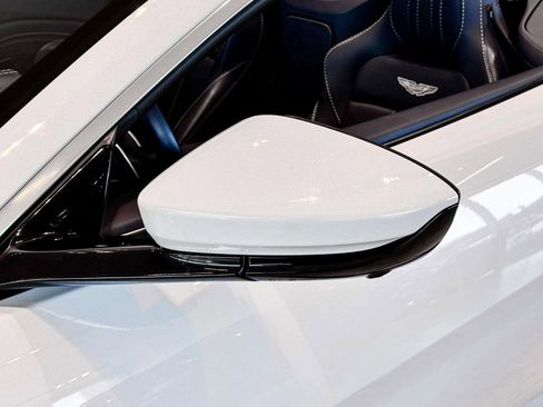 Used 2023 Aston Martin V8 Vantage Roadster image 37