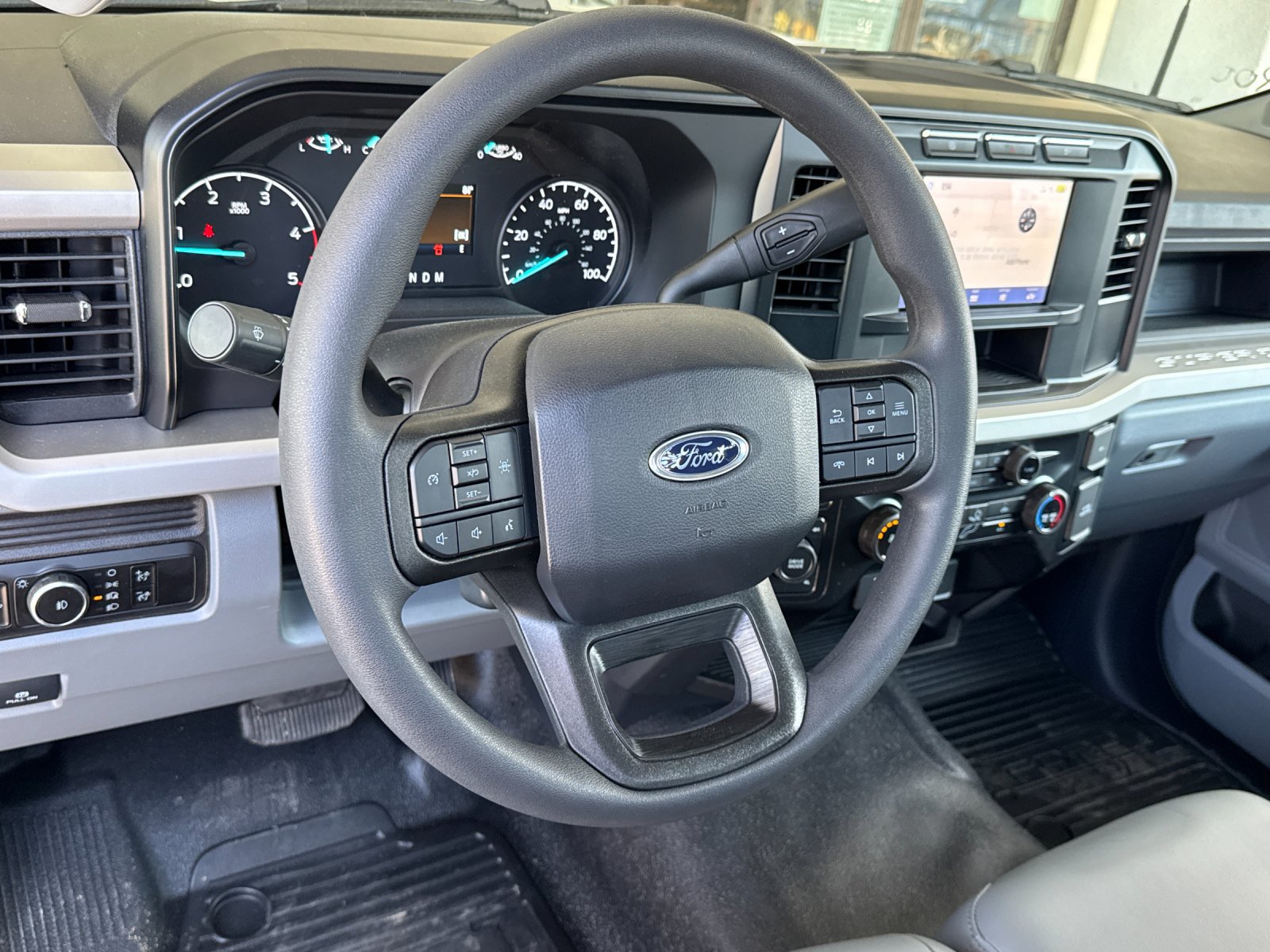 Used 2024 Ford F550 4x4 Regular Cab Super Duty image 13