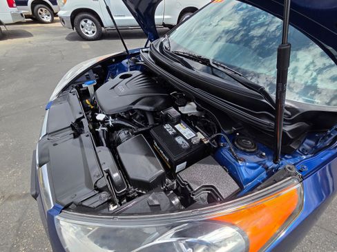 Used 2017 Hyundai Veloster FWD image 27