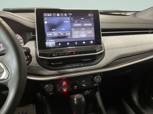 Used 2023 Jeep Compass Latitude image 24