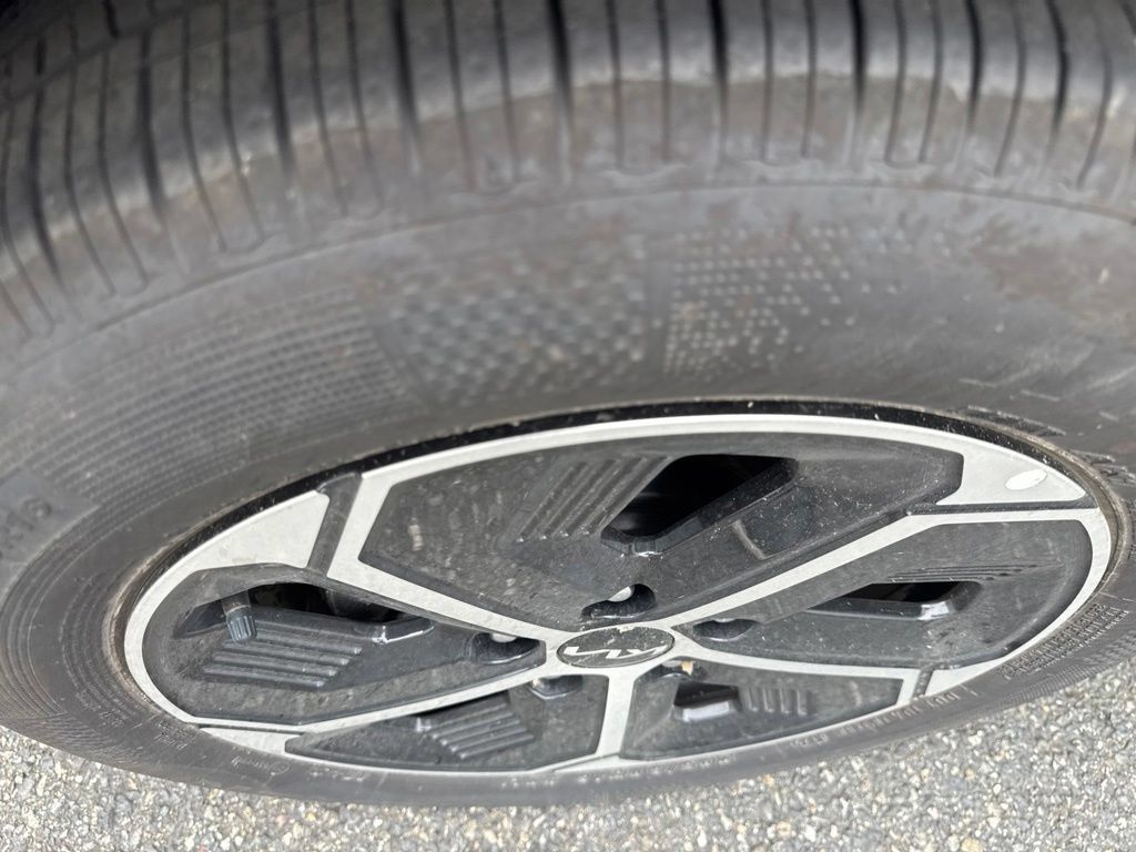 Used 2025 Kia Niro FWD image 7