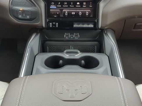 Used 2026 RAM 2500 Laramie AWD/4WD image 17