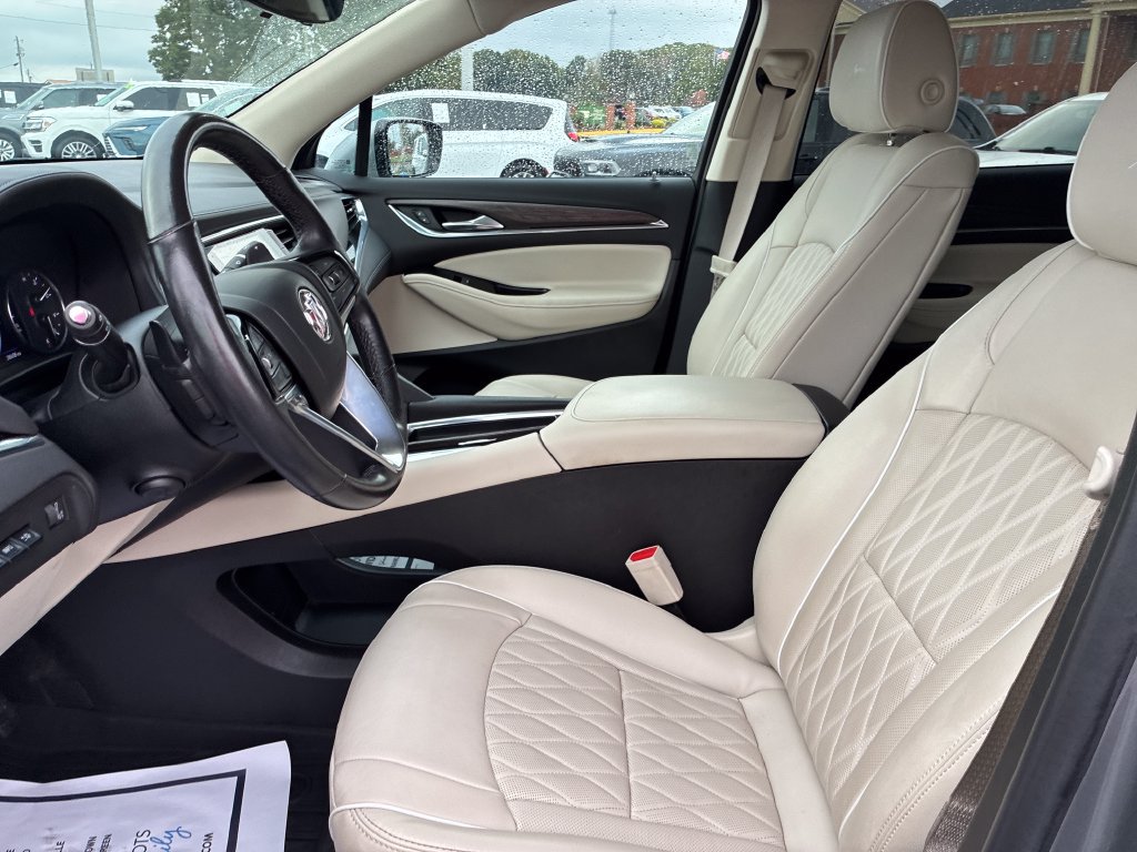 Used 2023 Buick Enclave Avenir w/ Avenir Technology Package AWD/4WD image 10