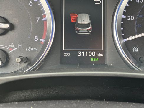Used 2019 Toyota Highlander XLE AWD/4WD image 24