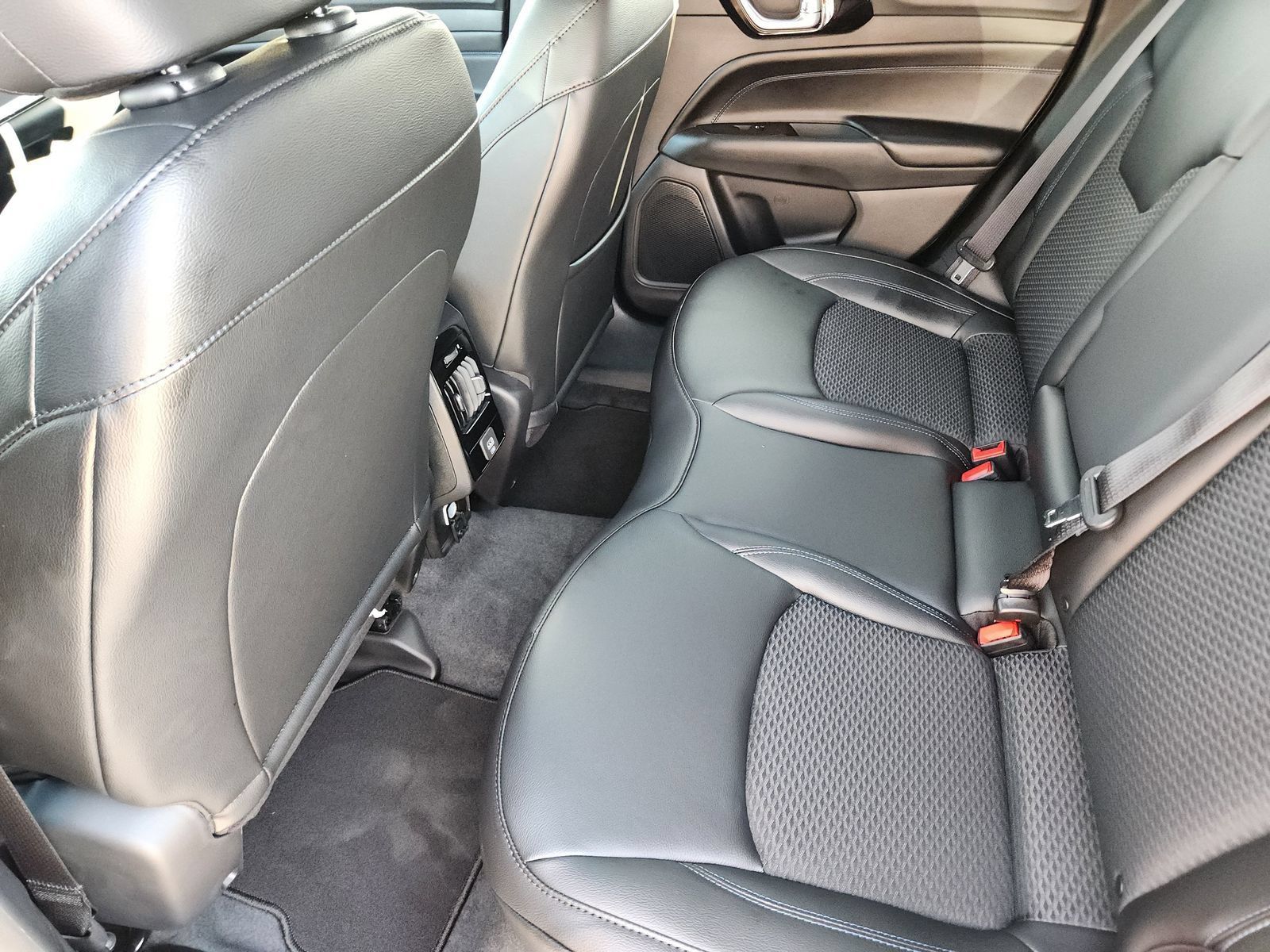 New 2026 Jeep Compass Latitude AWD/4WD image 23