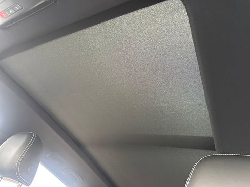 Used 2022 Volkswagen Atlas Cross Sport SE image 19