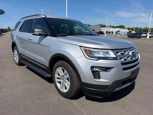 Used 2019 Ford Explorer XLT w/ Equipment Group 202A AWD/4WD image 3