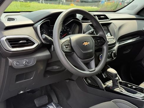 Used 2021 Chevrolet TrailBlazer LS AWD/4WD image 24