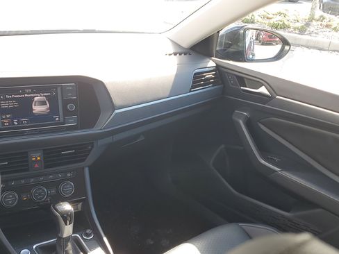 Used 2024 Volkswagen Jetta SE image 19