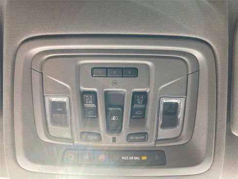 Used 2020 Chevrolet Silverado 1500 RST image 22