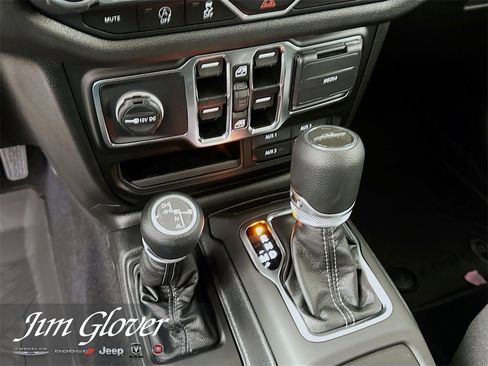 New 2025 Jeep Gladiator Sport image 39