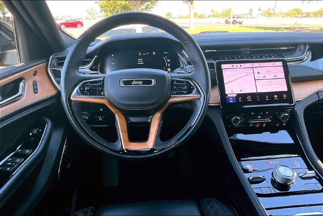 Used 2024 Jeep Grand Cherokee Summit AWD/4WD image 5