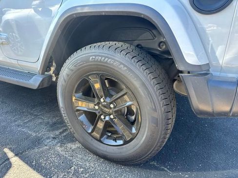 Used 2020 Jeep Wrangler Unlimited Sahara AWD/4WD image 14
