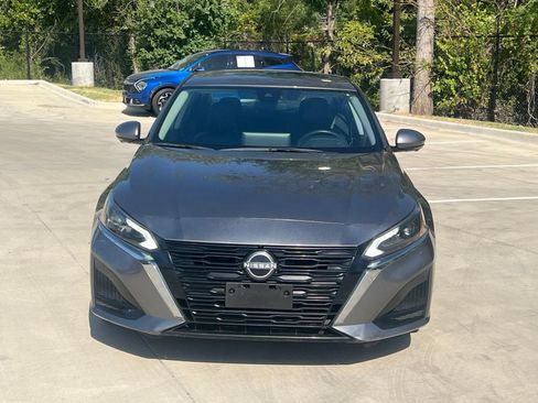 Used 2023 Nissan Altima 2.5 SL FWD image 2