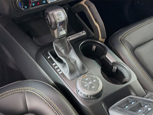 Used 2025 Ford Bronco Badlands image 18