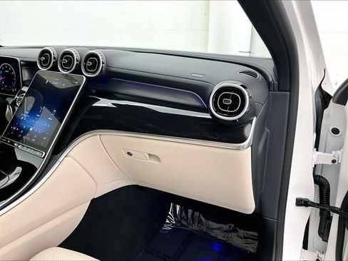 Certified 2024 Mercedes-Benz GLC 300 image 20