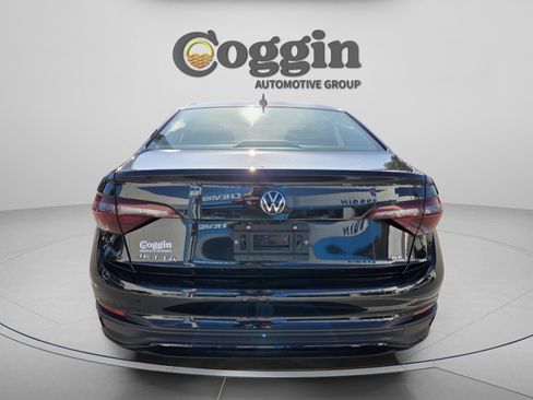 Used 2024 Volkswagen Jetta SE FWD image 4