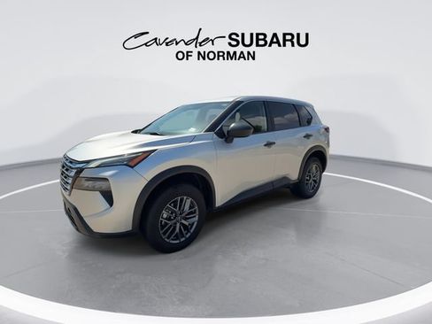 Used 2024 Nissan Rogue S FWD image 4