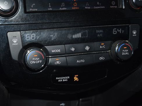 Used 2019 Nissan Rogue SV w/ Premium Package image 14