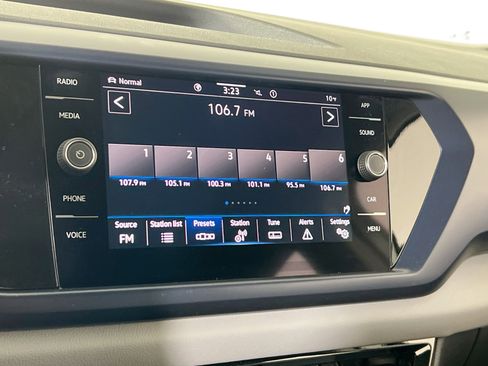 Used 2023 Volkswagen Taos SE image 14