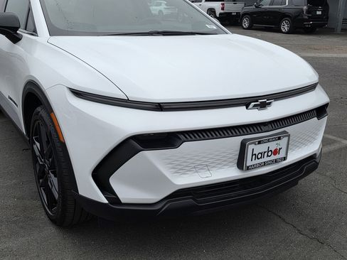 New 2026 Chevrolet Equinox EV LT w/ LPO, Blackout Package image 9