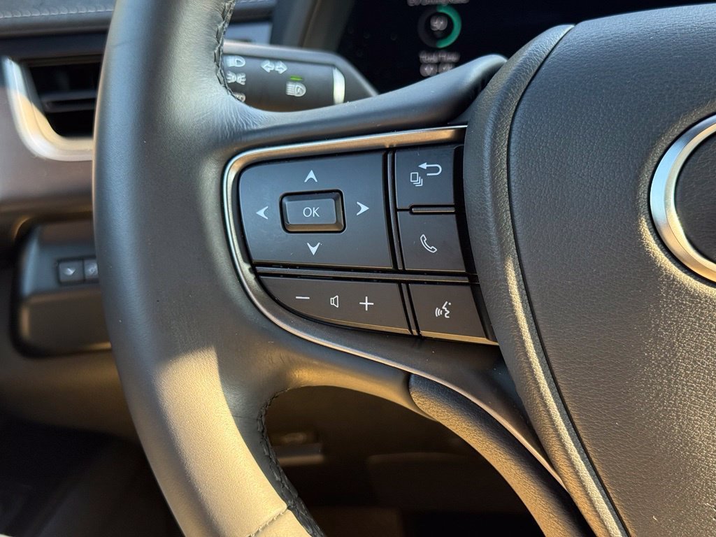 Certified 2025 Lexus UX 300h AWD w/ Accessory Package (Z1) image 32