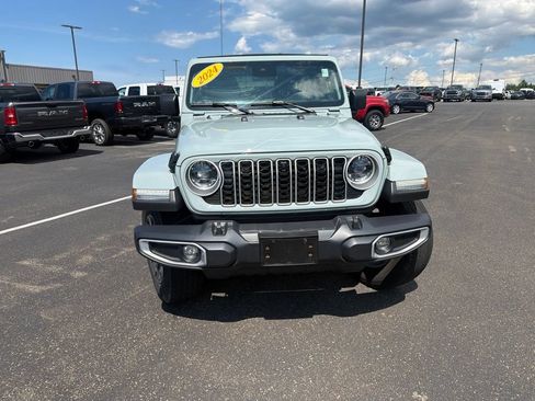 Used 2024 Jeep Wrangler Unlimited Sahara w/ Technology Group AWD/4WD image 2
