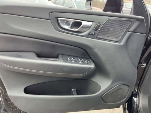 Used 2023 Volvo XC60 B5 Plus image 19
