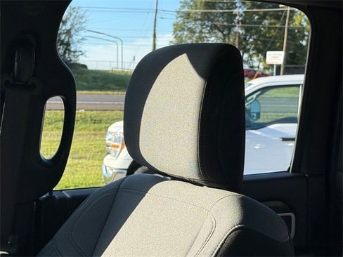 Used 2024 RAM 2500 Big Horn w/ Bed Utility Group image 11