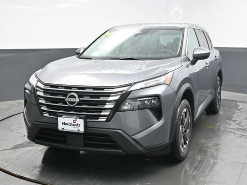 Used 2024 Nissan Rogue SV AWD/4WD image 2