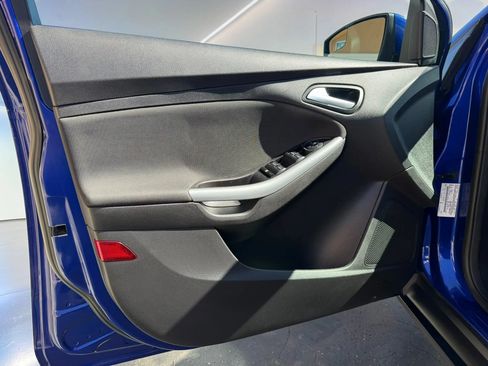 Used 2013 Ford Focus SE FWD image 9