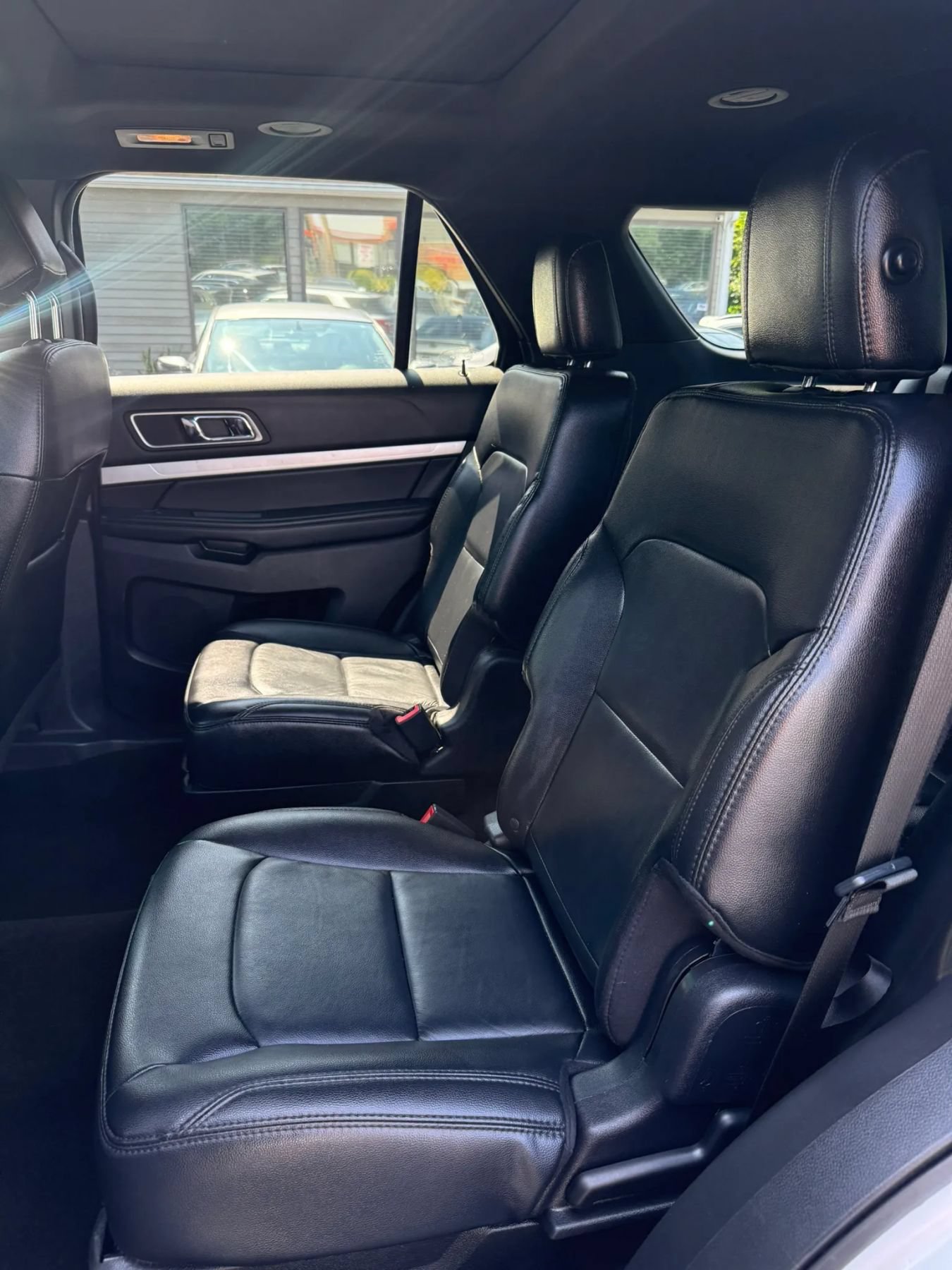 Used 2016 Ford Explorer XLT w/ Equipment Group 202A AWD/4WD image 11