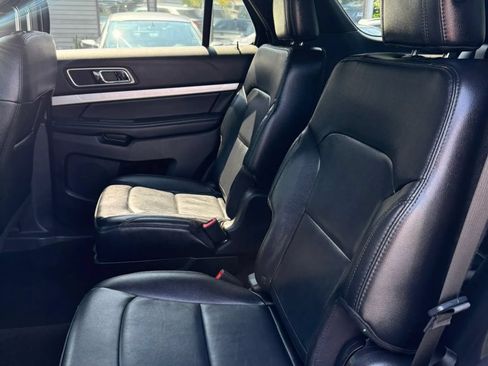 Used 2016 Ford Explorer XLT w/ Equipment Group 202A AWD/4WD image 11