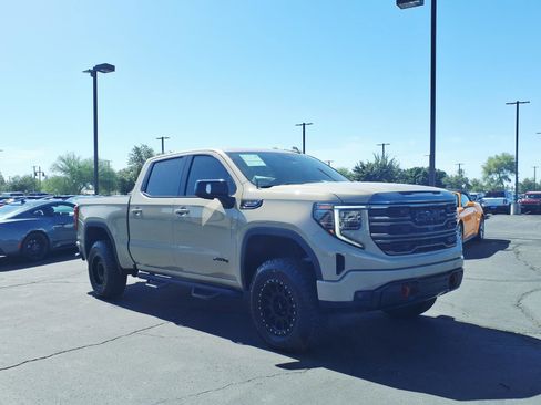 Used 2023 GMC Sierra 1500 AT4 w/ AT4 Premium Package AWD/4WD image 8